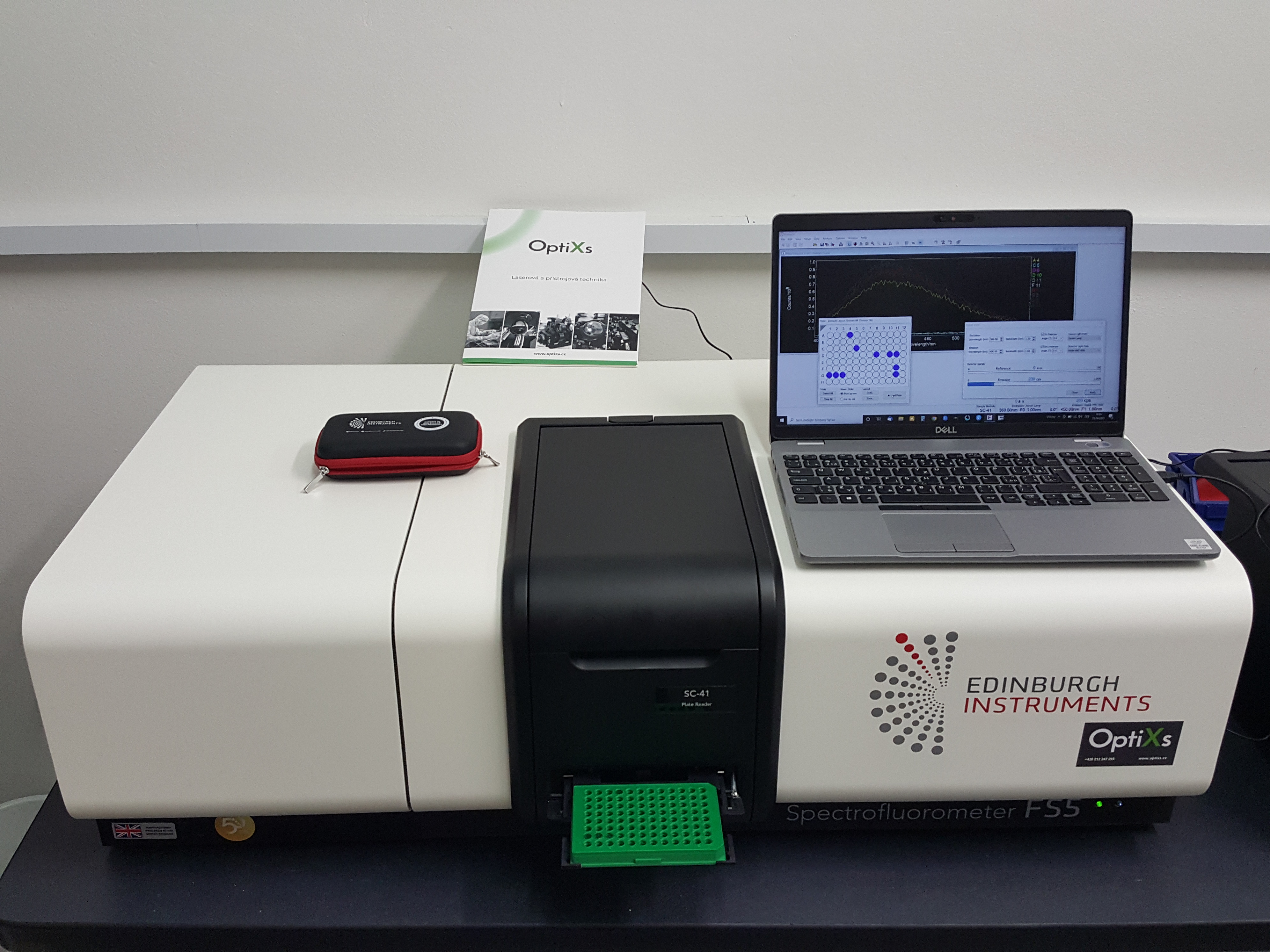 Čtečka mikrotitračních destiček